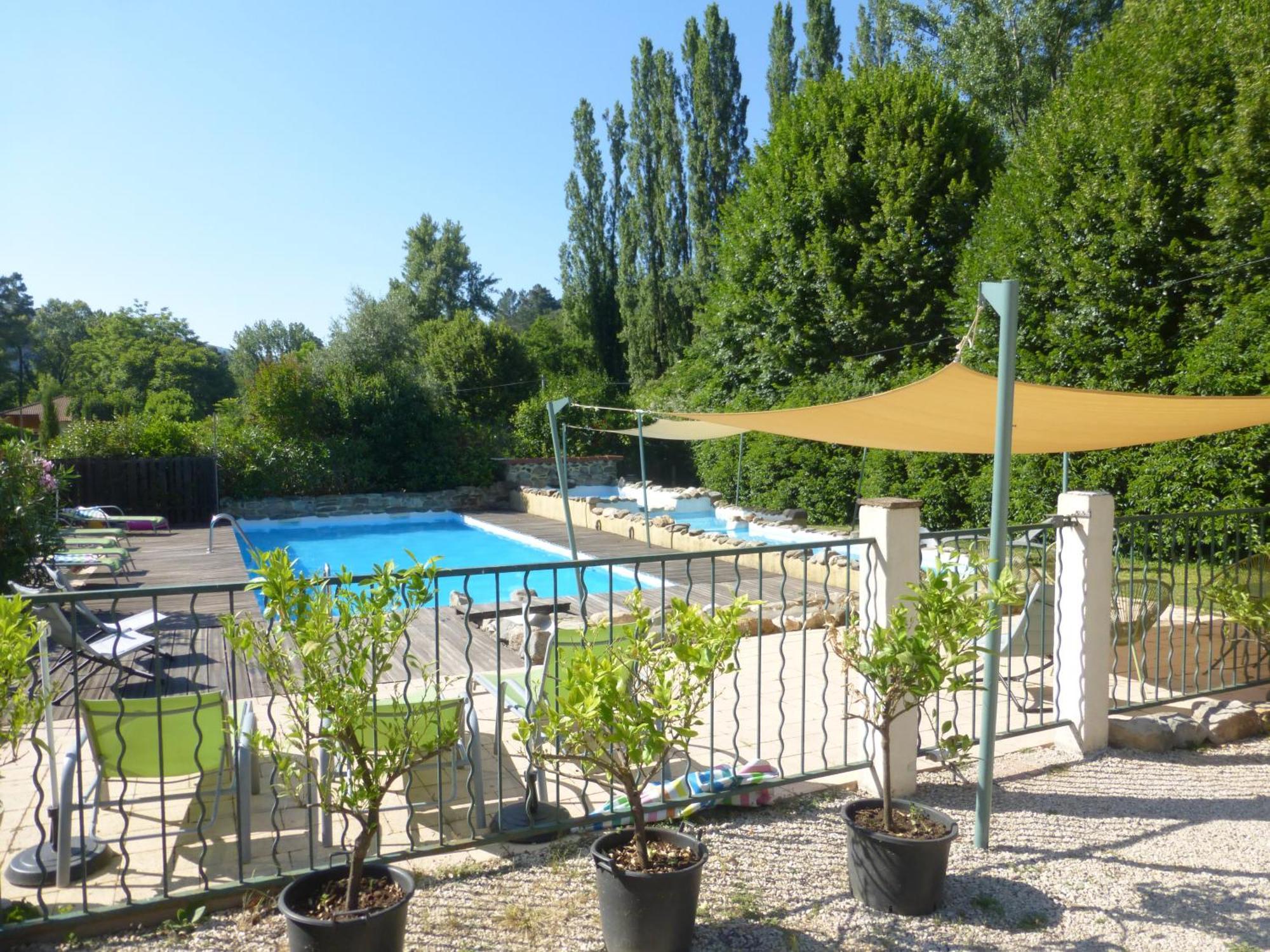 Chateau Du Fraissinet, 6 Gites Sleeping 2-8 Guests, Pool And River On Site La Tronche  Exterior photo