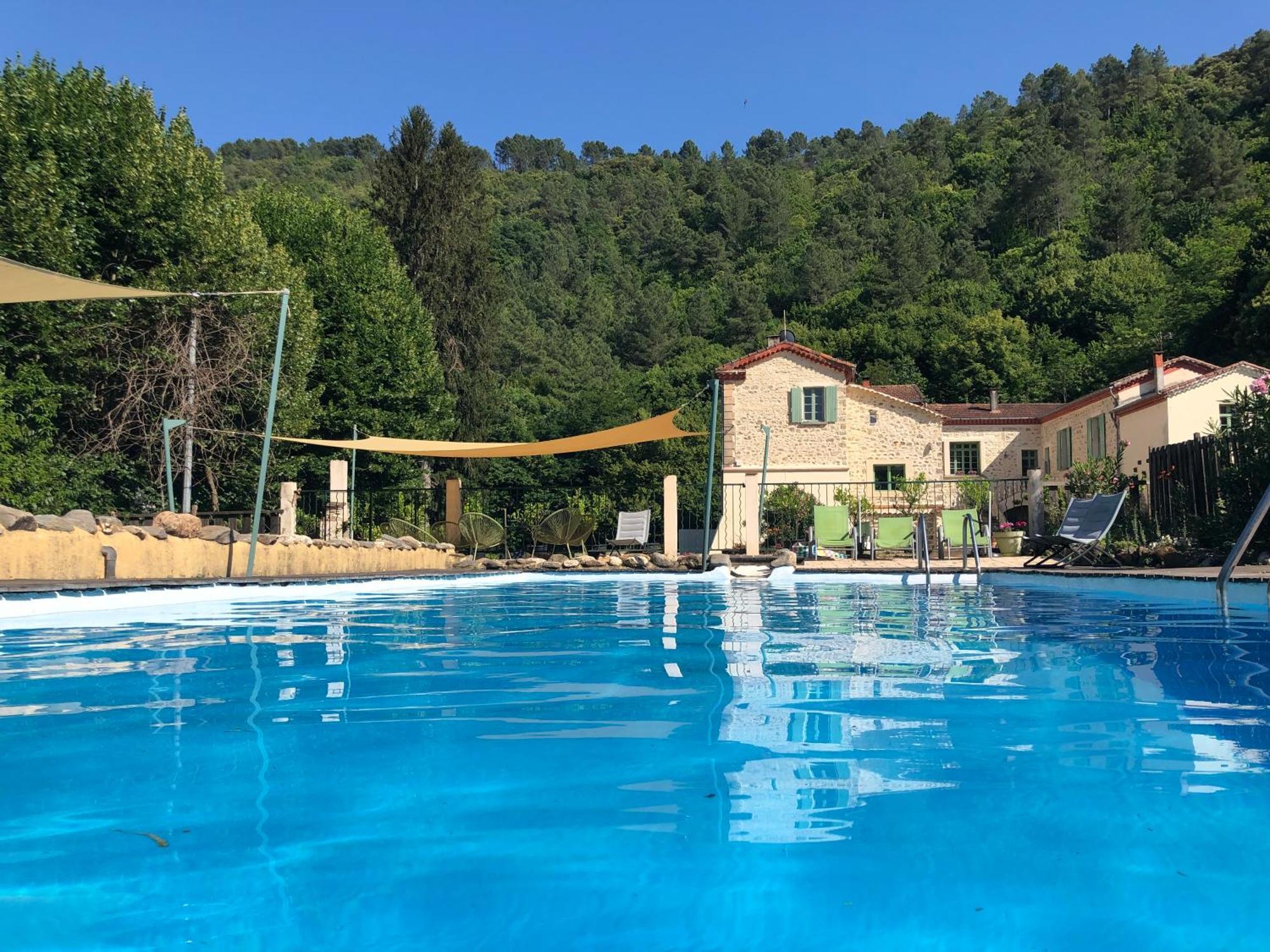 Chateau Du Fraissinet, 6 Gites Sleeping 2-8 Guests, Pool And River On Site La Tronche  Exterior photo