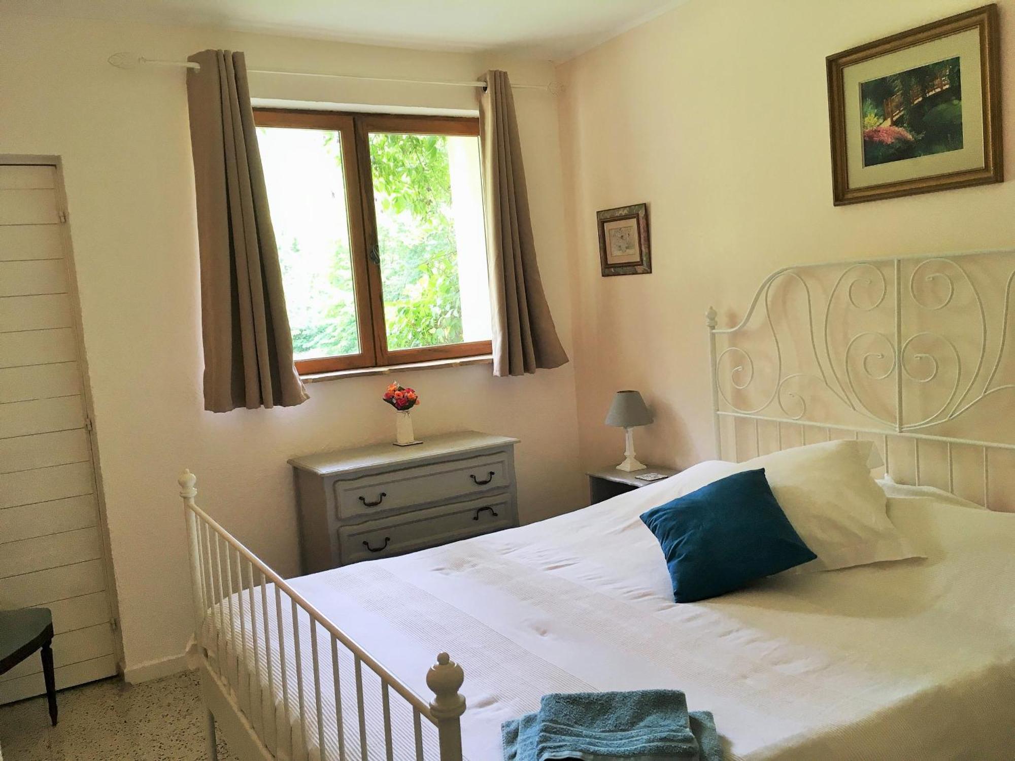 Chateau Du Fraissinet, 6 Gites Sleeping 2-8 Guests, Pool And River On Site La Tronche  Exterior photo