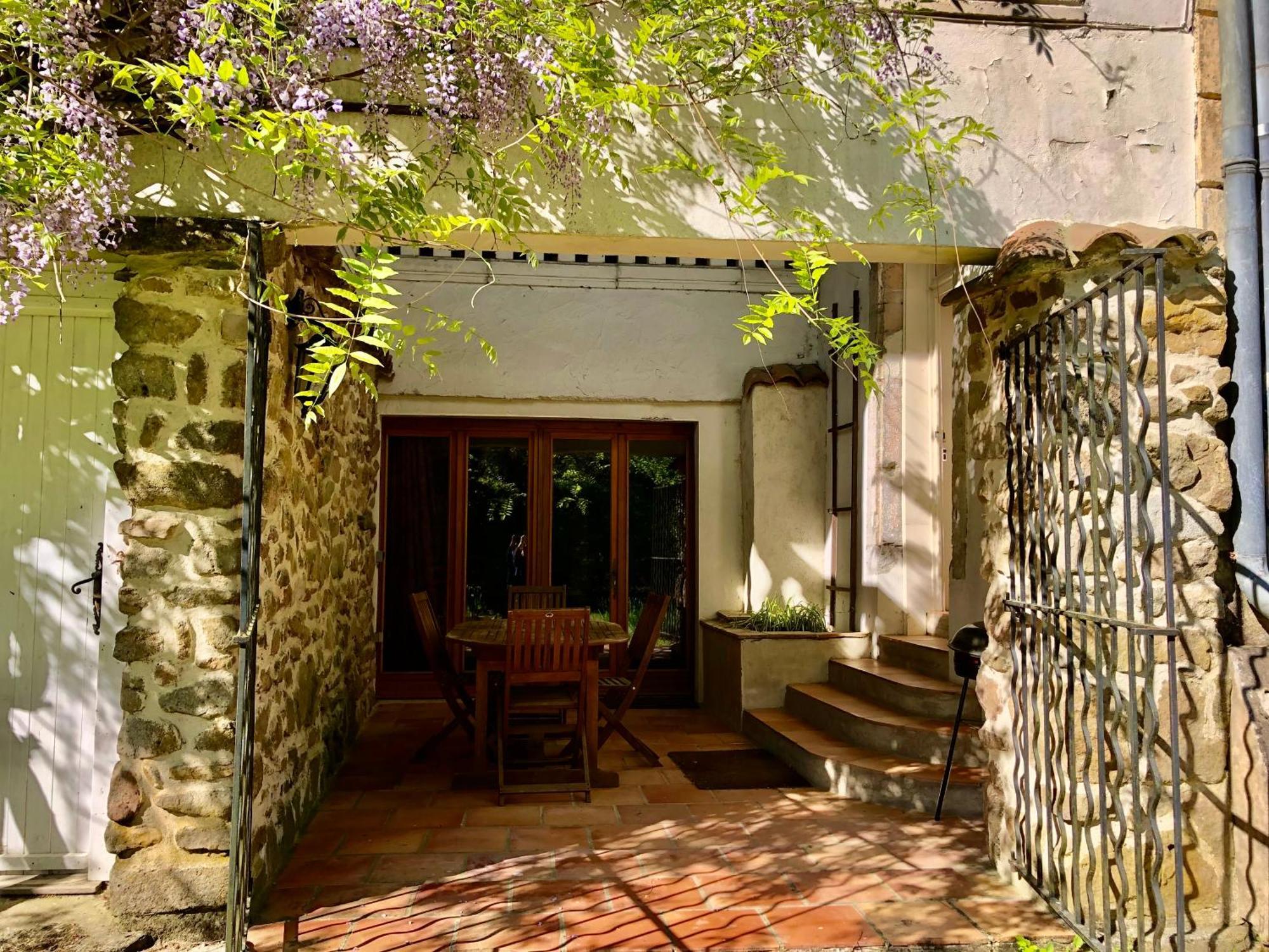 Chateau Du Fraissinet, 6 Gites Sleeping 2-8 Guests, Pool And River On Site La Tronche  Exterior photo