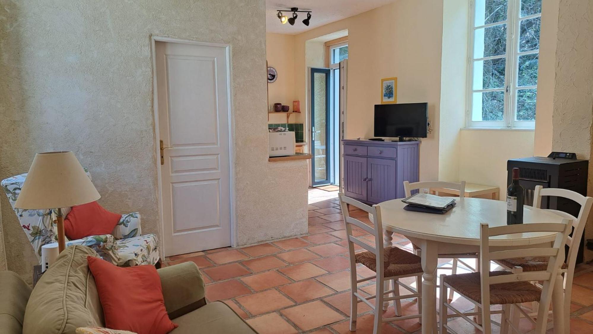 Chateau Du Fraissinet, 6 Gites Sleeping 2-8 Guests, Pool And River On Site La Tronche  Exterior photo